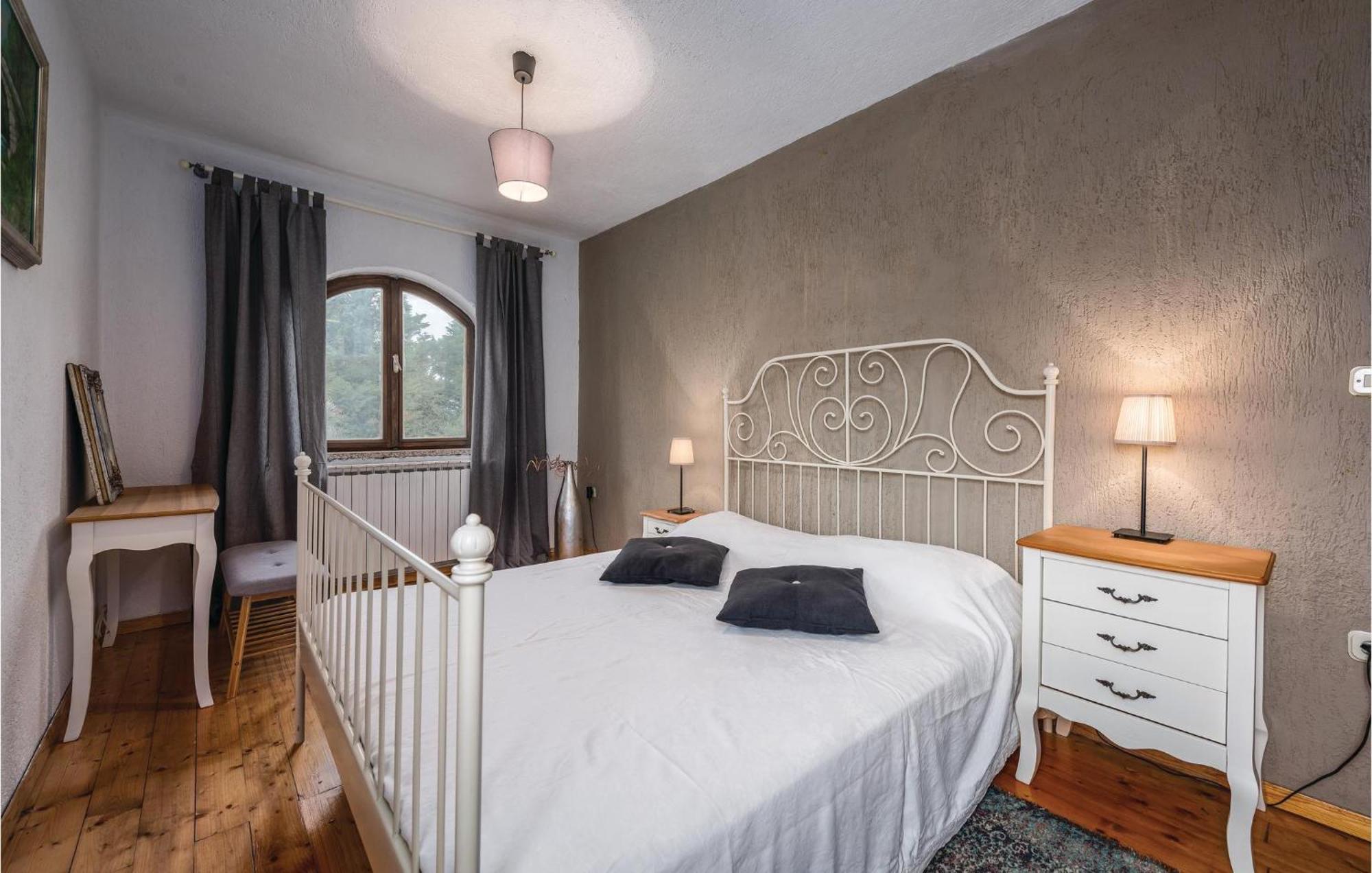 Nice Home In Bale With House A Panoramic View Екстер'єр фото